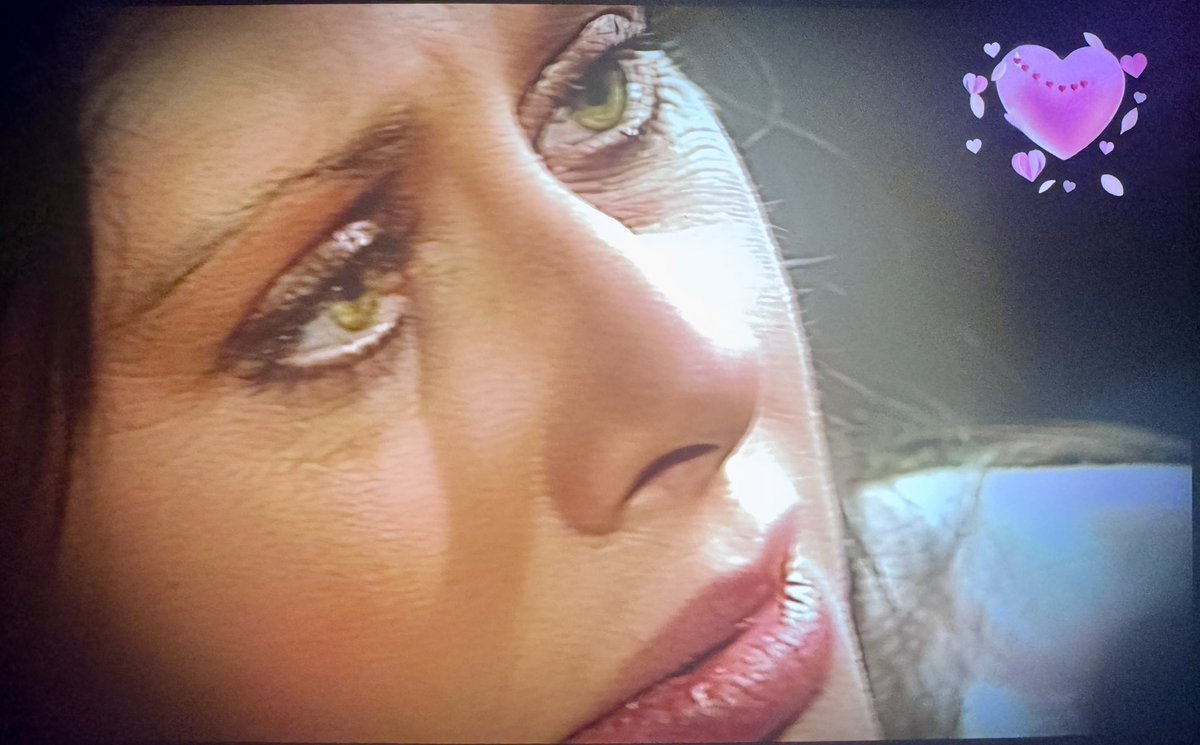 Sole_Uru_85's tweet photo. Son los ojos 😍

 #LaCasaAlFinalDeLaCalle https://t.co/PhRkvkcktz
