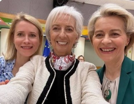 Bloomber: il livello di prosperità che l’Europa conosceva prima della guerra è perduto per sempre.
Il rifiuto delle forniture a basso costo di petrolio e gas russo attraverso i gasdotti ha inferto un colpo devastante all’economia europea.
Per tutto questo ringraziate le 3 💩!