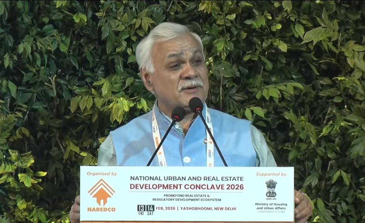 NaredcoNational's tweet image. Presenting on strengthening RERA implementation, @IASDurgaSM  highlighted that RERA is now operational in 97% of states, with 1.55 lakh+ projects registered and over 1.58 lakh grievances resolved.

#RERA #RealEstateReforms #Transparency
