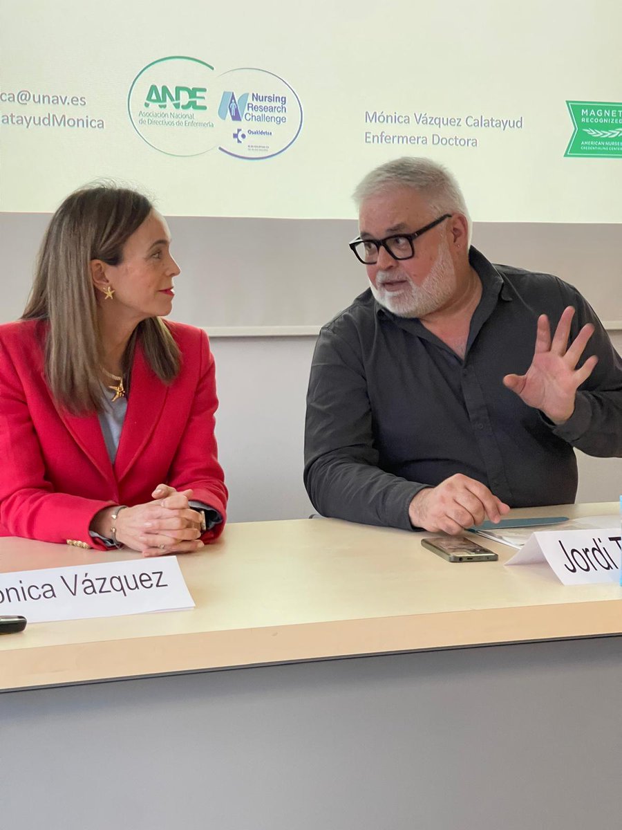 InfermeriaSPau's tweet photo. Vam tenir el plaer de poder moderar la brillant conferència de @CalatayudMonica sobre Liderar per transformar: el paper de les direccions infermeres i l'innovació investigadora, en que es va posar en relleu els reptes en l'impuls de la recerca. https://t.co/2KFZT1o7nm