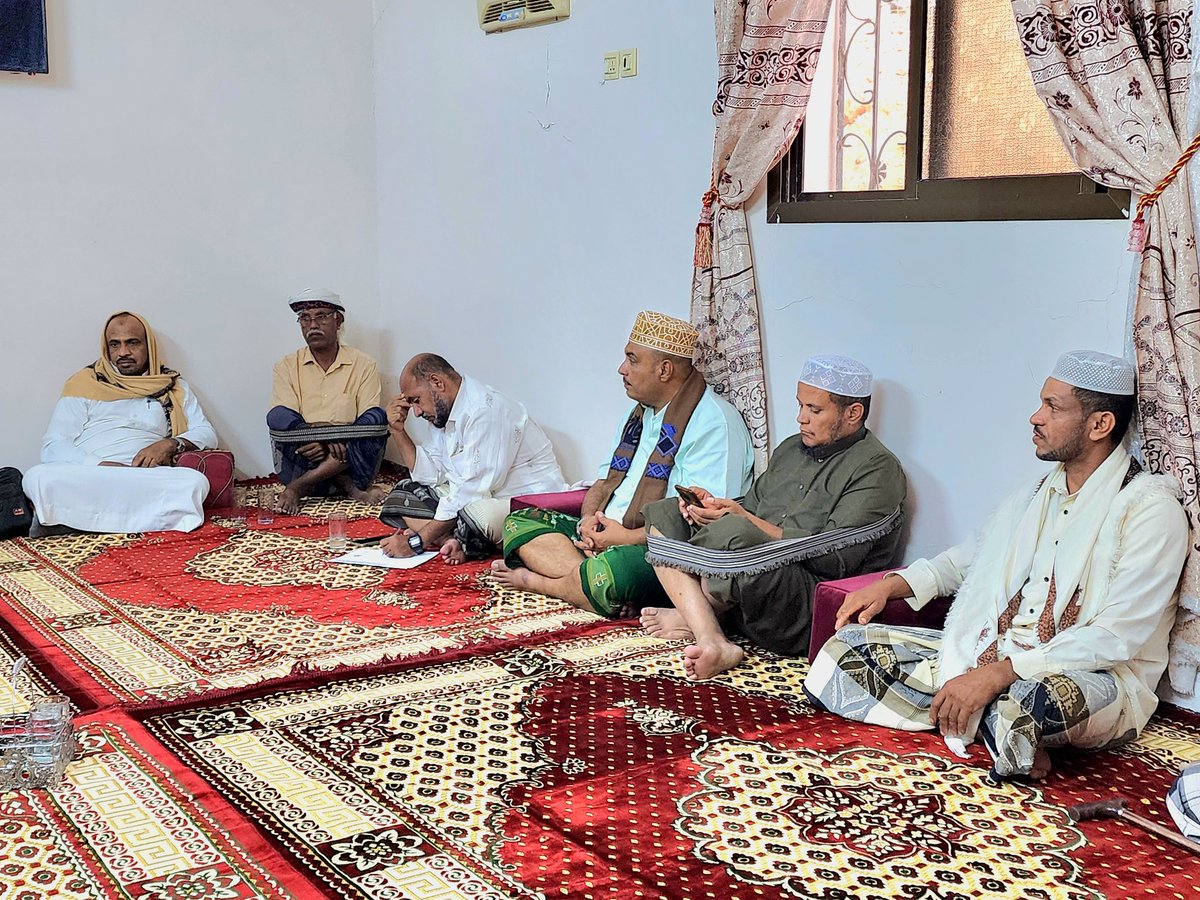 hakc_22's tweet photo. حاضرة حضرموت وكِندة تعقد اجتماعًا دوريًا بطابع استثنائي في الغرفة – بابكر بحضور قياداتها في شبام والقطن لمناقشة الأوضاع العامة وتقييم الأداء خلال المرحلة الماضية.
وأكدت القيادة تعزيز العمل المؤسسي وتكثيف النزولات الميدانية للمناطق غير المشكّلة.
https://t.co/Tl3JhXfOlp https://t.co/V9D4iJpSnt
