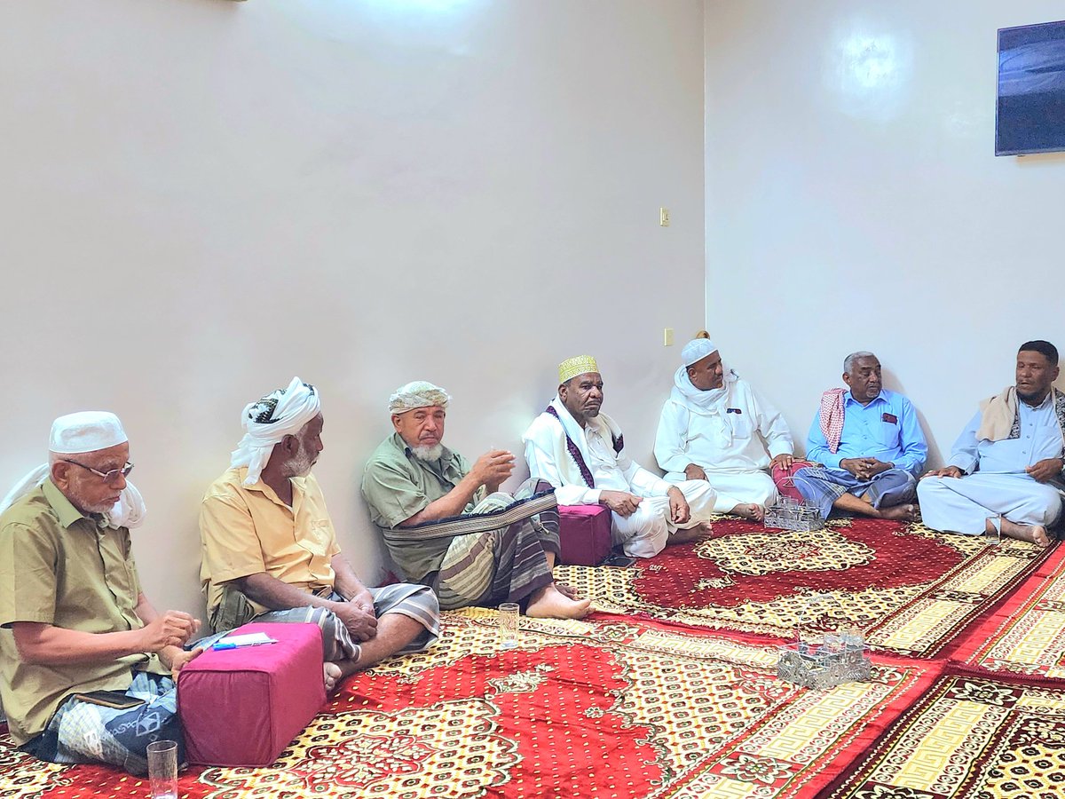 hakc_22's tweet photo. حاضرة حضرموت وكِندة تعقد اجتماعًا دوريًا بطابع استثنائي في الغرفة – بابكر بحضور قياداتها في شبام والقطن لمناقشة الأوضاع العامة وتقييم الأداء خلال المرحلة الماضية.
وأكدت القيادة تعزيز العمل المؤسسي وتكثيف النزولات الميدانية للمناطق غير المشكّلة.
https://t.co/Tl3JhXfOlp https://t.co/V9D4iJpSnt