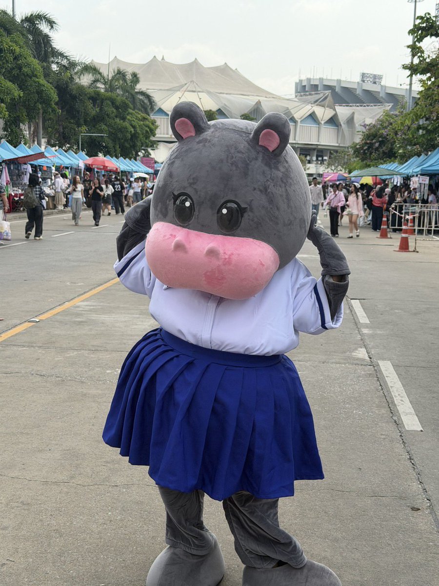 ก็แดดมันร้อน ฮิปโปไม่ใช่หุ่นยนต์ที่จะทนตากแดดทั้งวัน 🦛💜🌹💨

#SMTOWNLIVE2025_26_BANGKOK #NINGNING #2026Ningningproject