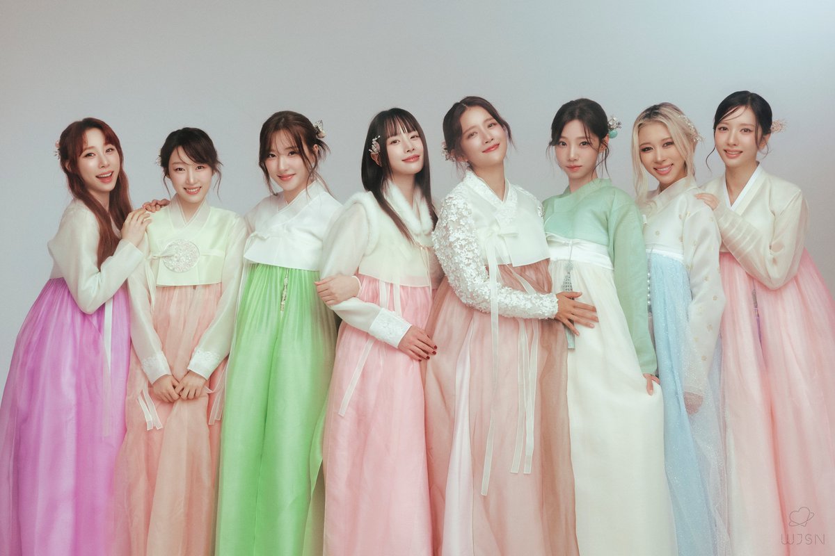 [📷]
우정~ 새해 복 많이 받으세요🙇🏻‍♀️
2026년도 우주소녀랑 같이 행복만 하기💌

#우주소녀 #WJSN