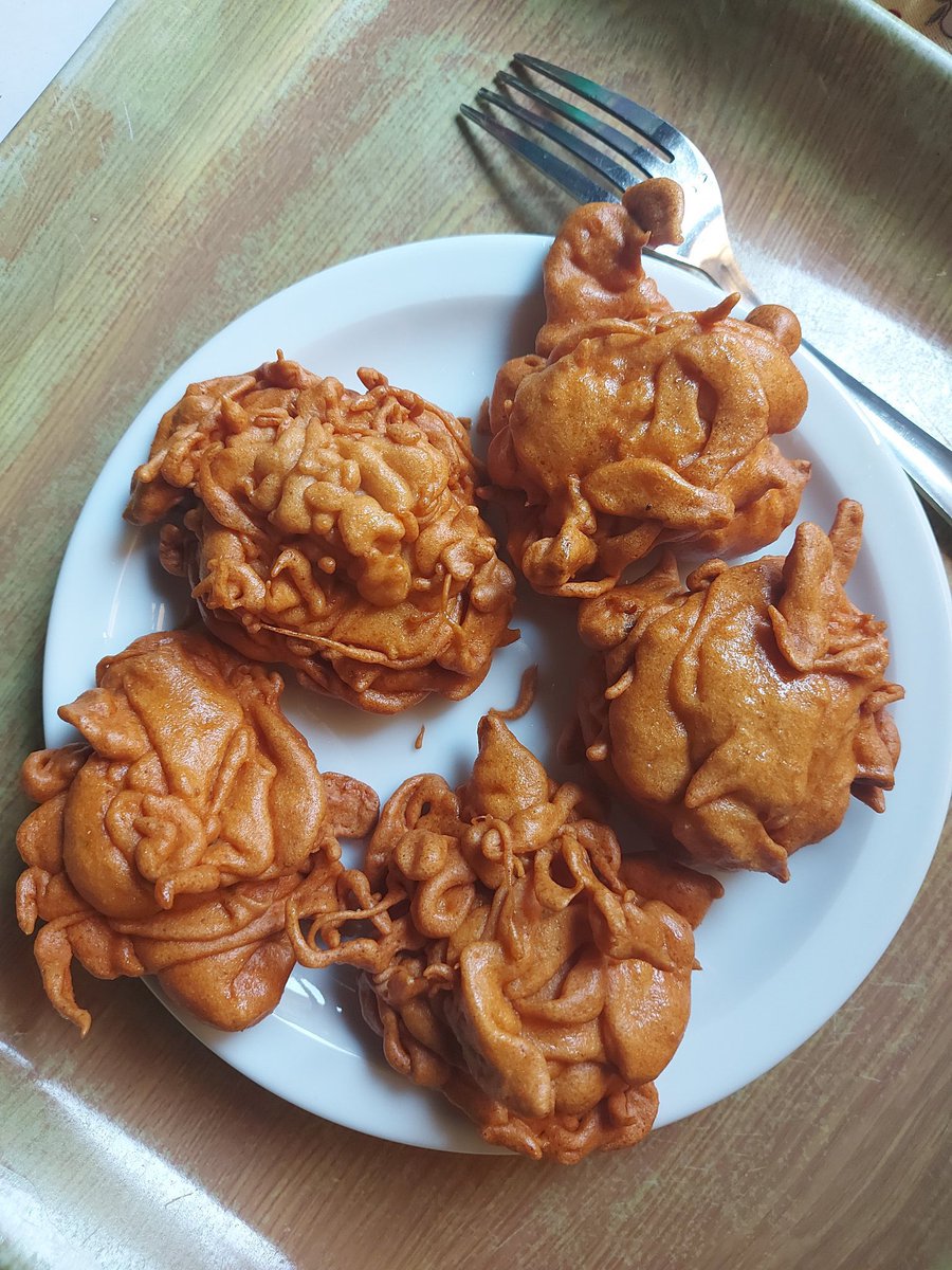 Ikopima09's tweet photo. I frew Akara. 

Eat or pass??? https://t.co/WxNGqDDh4s