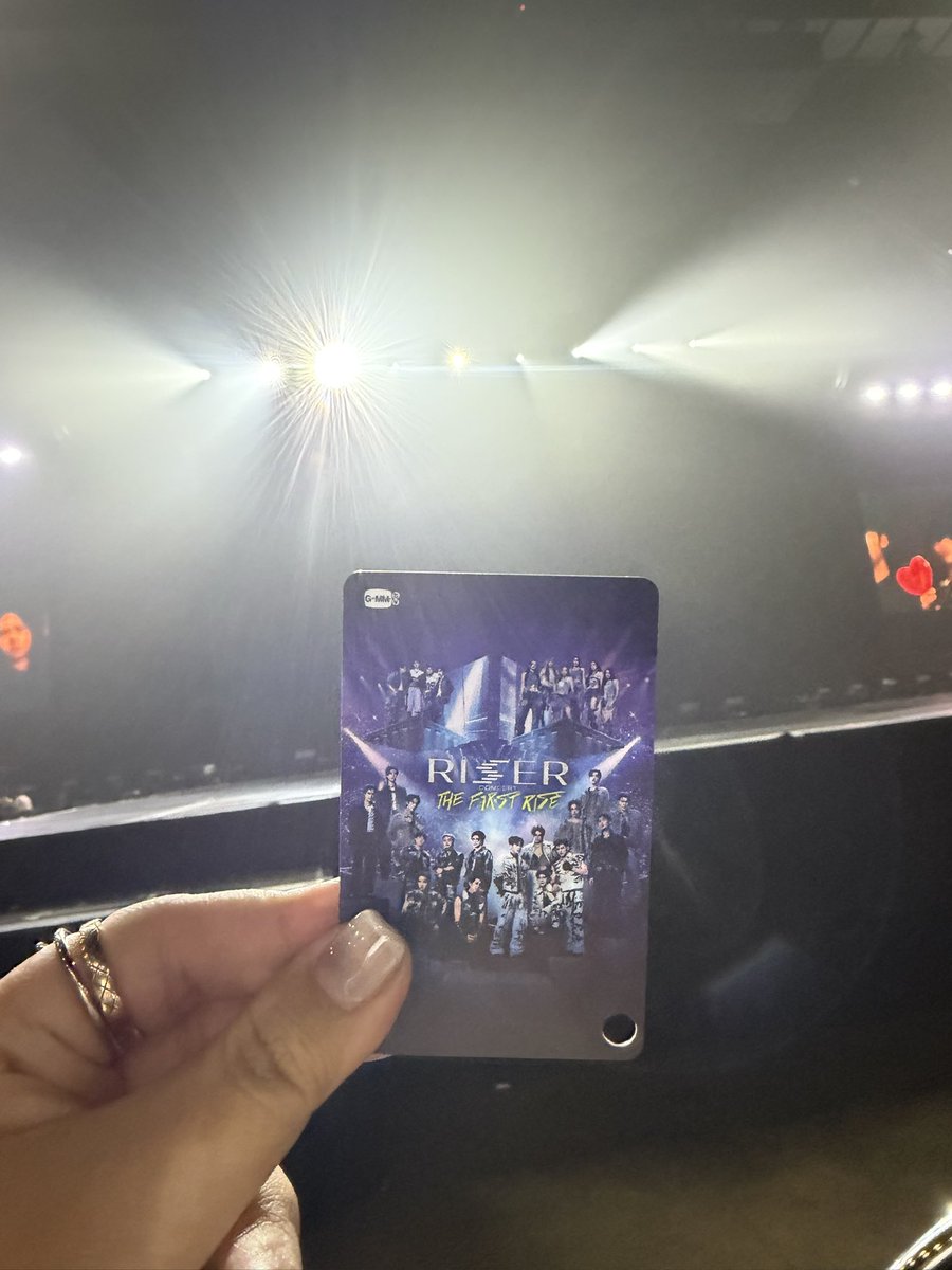Finally I'm here~มารอแล้วนะคนดื้อ🤟 #RISERCONCERTD2