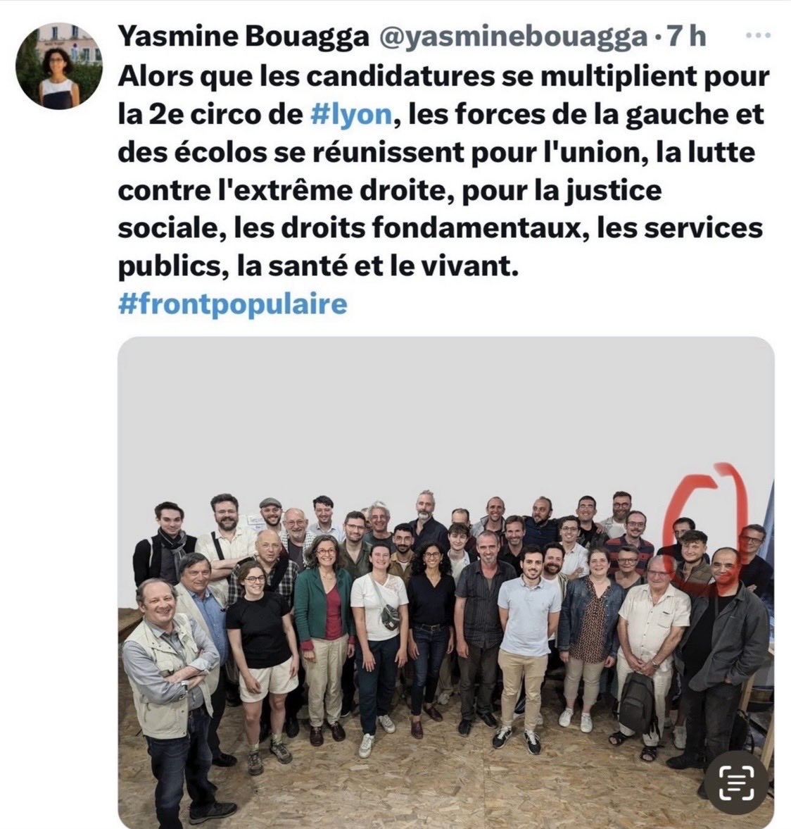 Bonjour madame ⁦<a href="/yasminebouagga/">Yasmine Bouagga</a>⁩ pouvez-vous  préciser votre lien avec ⁦<a href="/ArnaultRaphael/">Raphaël Arnault</a>⁩ et ses amis avec qui vous pausez fièrement ? Les lyonnais doivent savoir. Condoléances à la famille du jeune Quentin mort lynché. ⁦<a href="/lyonmag/">Lyon Mag</a>⁩ ⁦<a href="/BFMLyon/">BFM Lyon</a>⁩