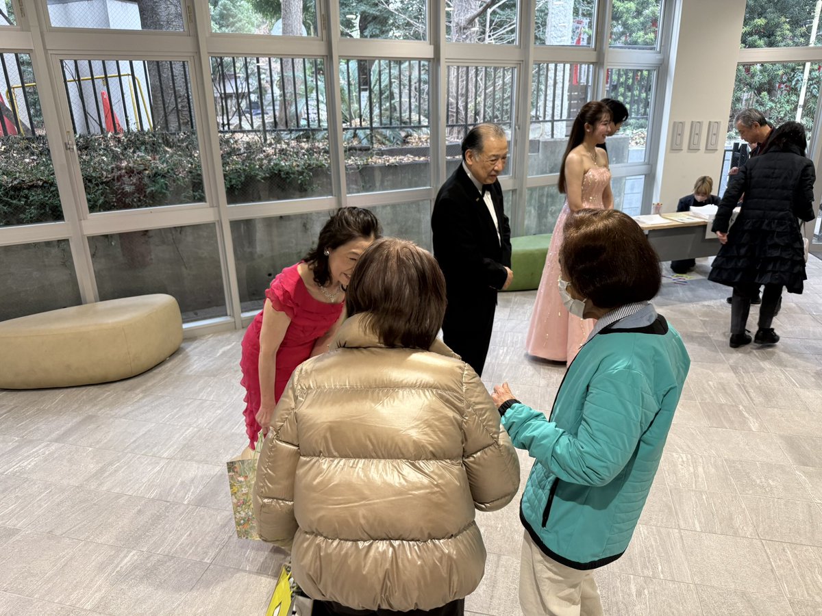 ハープで楽しむ名曲コンサート🎵
終演後には、出演した #根来由実 さん #小澤洋介 さん　#梅津三知代 さんがロビーに出てお見送り🙇

お客様に感謝の気持ちを演奏家がそれぞれお伝えさせていただきました🔥

また皆様とこのように交流が持てる機会を楽しみにしております☆
#東京室内管弦楽団
#東室