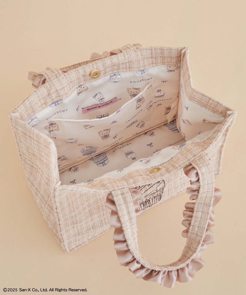 MaisondeFLEUR1's tweet photo. Special Collaboration🧁
Maison de FLEUR×RILAKKUMA 
大人気の『リラックマ』コラボ第6弾♪ 

リラックマとコリラックマがカップケーキに寄り添う限定のオリジナルアートに注目🎀

詳細はこちら▽
https://t.co/TG7GUUCbln https://t.co/hhyXW0GnkE
