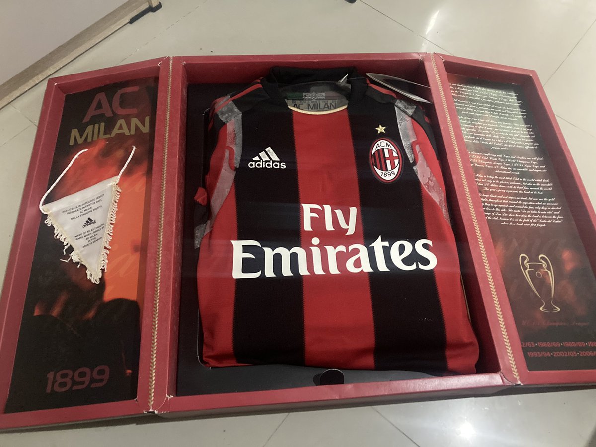 #jersey4sale milan 2010 boxset size l, 2,5jt bnwt
Detail 082177883068 <a href="/Jerseyforum/">Si Paling Jersey</a>