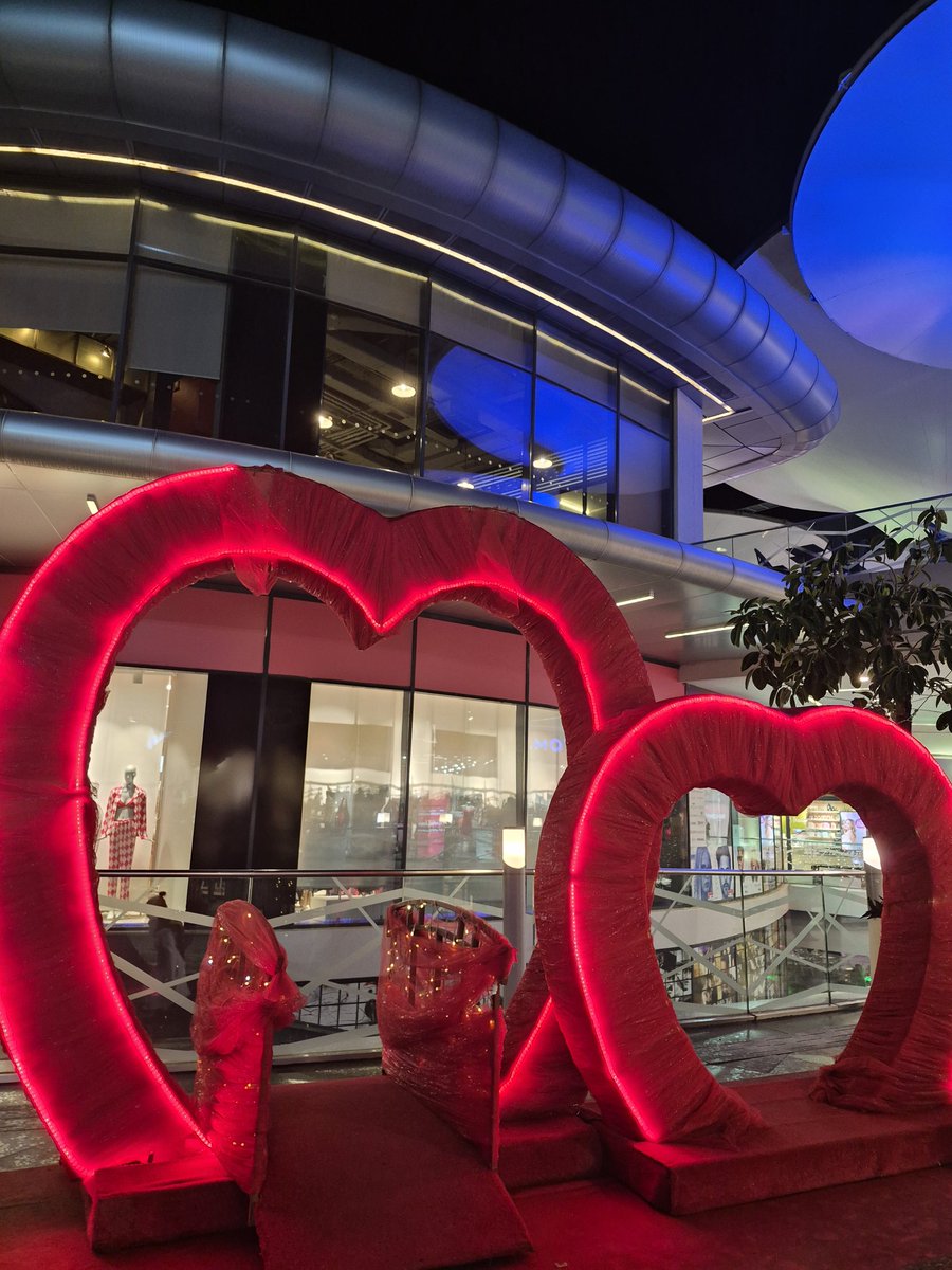 Sevginin kutsal ve tek bir güne sığmayacak kadar büyük olduğuna inanıyorum🩷 Sevmenin ve sevilmenin güzelliğini kalbimizde taşıdığımız nice güzel günlere❤️

#14subat#February 14#Today is February 14