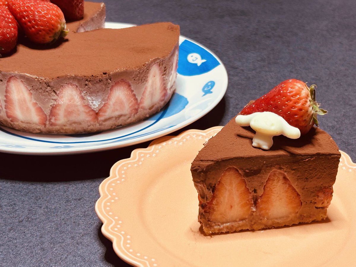 いちごのチョコムースケーキ作ったよ🍫甘酸っぱくておいしい