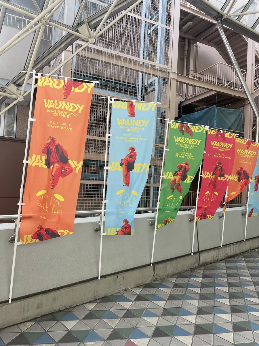 【新品】VAUNDY DOME TOUR 東京限定タオル&ラババン 今宵、Vaundy 4大ドームツアーは東京ドーム初日公演。水道橋は賑わっ