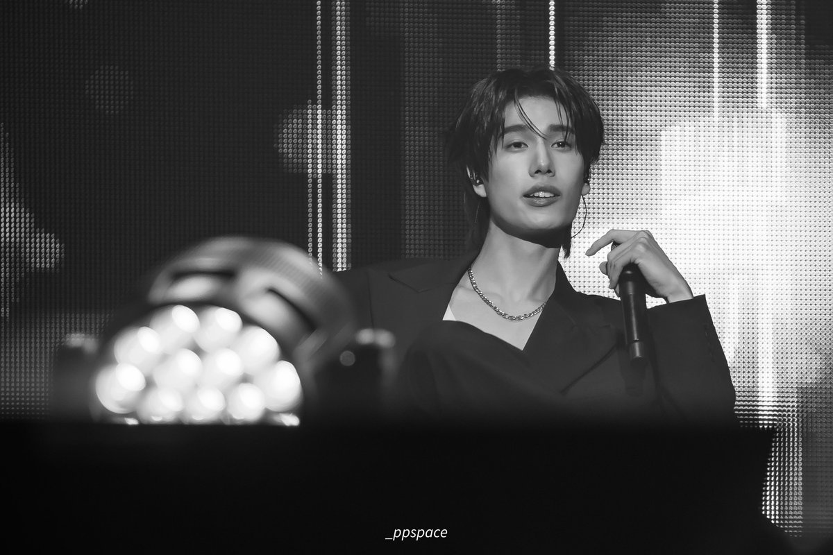 ฟีลร้านเหล้า เหล่กันไปมา 55555

JASPER KINDLED FIRSTRISE
PHUWIN RISING RISERCON
#RISERCONCERTD1