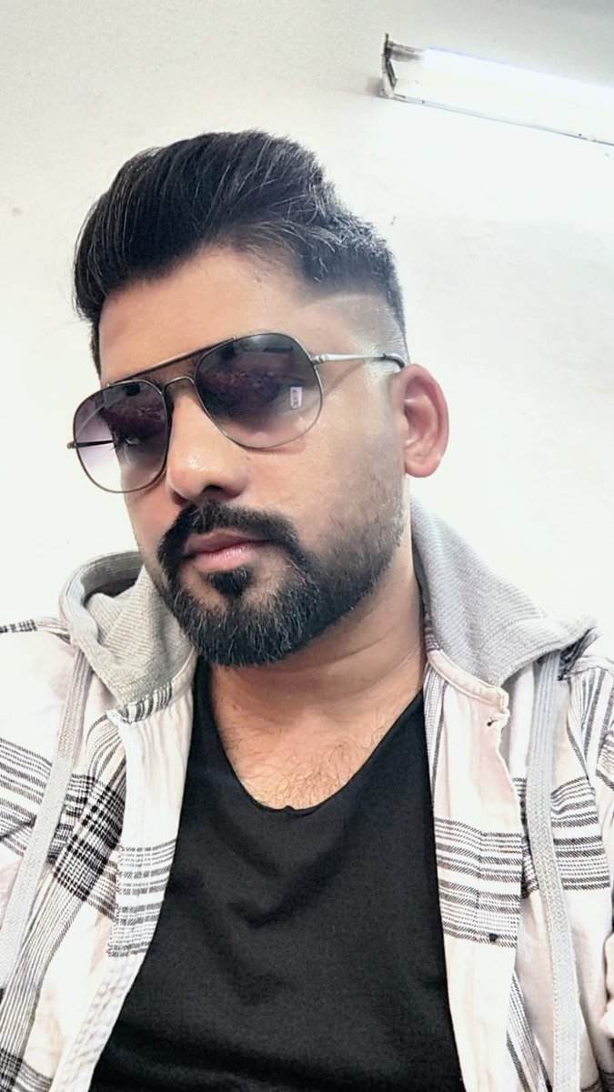 CupidDesires's tweet photo. #mainhoon #stockmarkets #gururandhawa #beardmodel https://t.co/UcTRz0LQf4