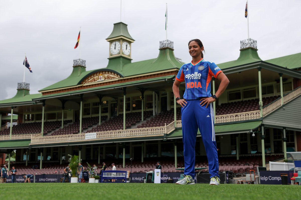 BCCIWomen's tweet photo. 📍 Sydney Cricket Ground 

Captain Harmanpreet Kaur is geared 🆙 for the #AUSvIND Series Opener 🤩

#TeamIndia | @ImHarmanpreet https://t.co/x1XkrM5pIq