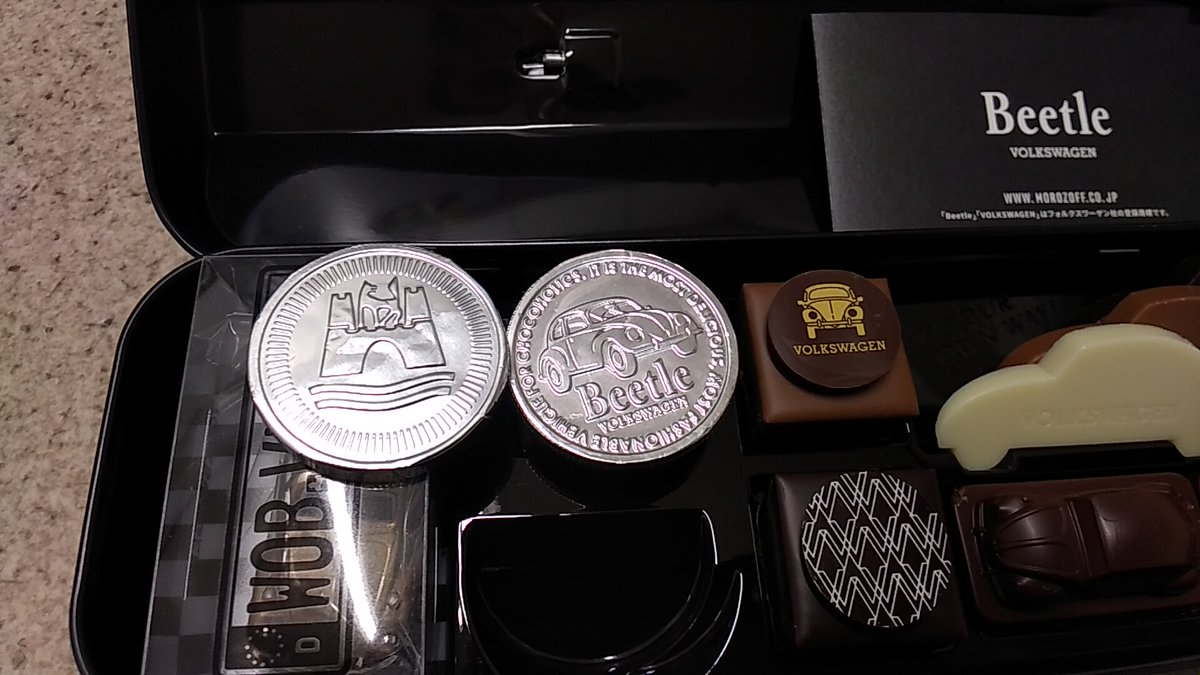 senkoutei's tweet photo. 大変ステキなチョコレートをいただきました。ＶＷのロゴ入り工事箱のパッケージにミニカー付きで、メダルチョコにはヴォルクスブルグ市の紋章！　ありがとうございます。
#バレンタインデー https://t.co/I3tQMKpzZU