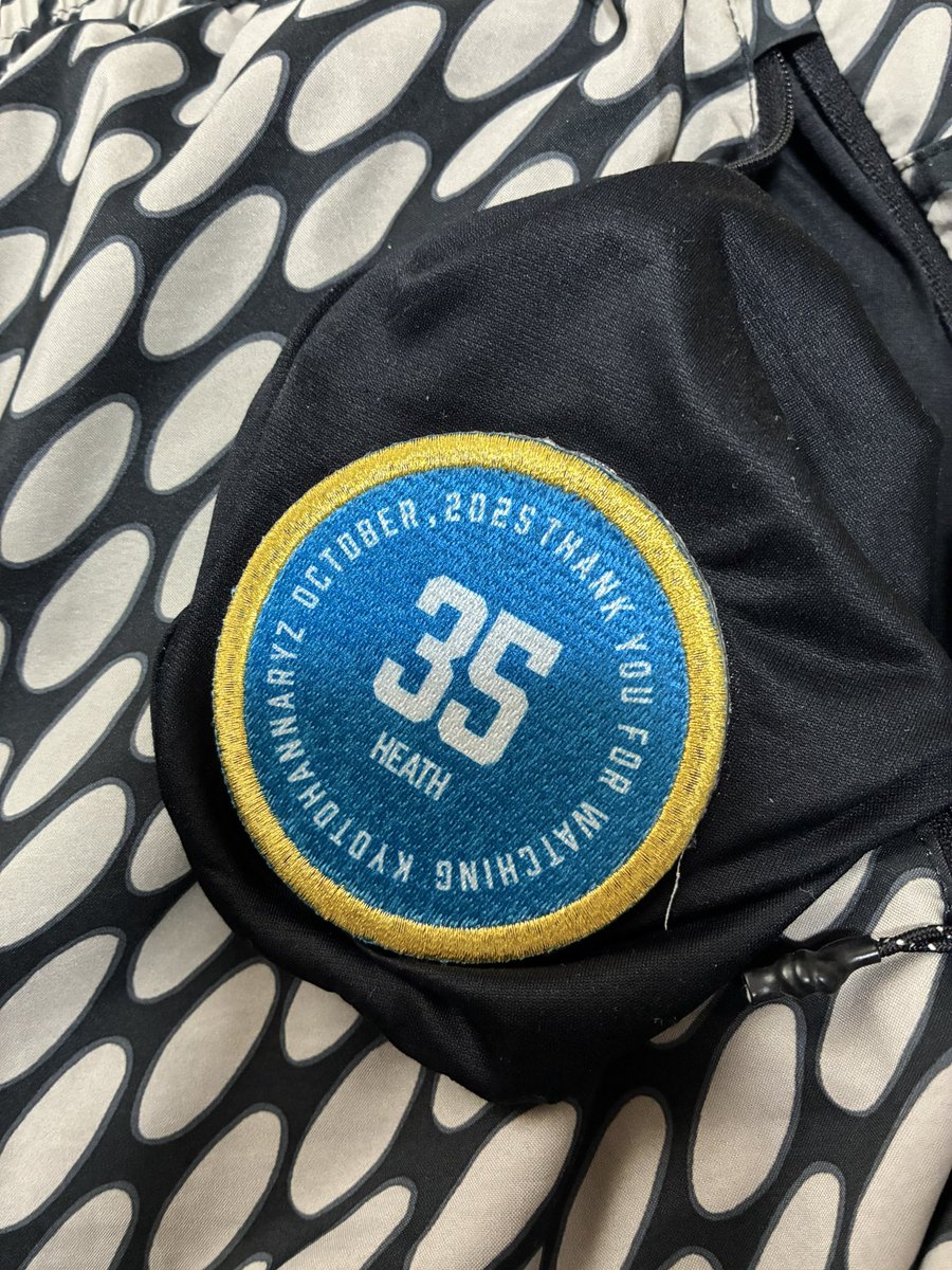 あぶない‼️

明日の用意してたら
ランパンのポケットが
破れてた😱😱😱

応急処置で
選手ワッペン貼りつけた😅😅😅

明日、
パワーをもらって頑張ります‼️