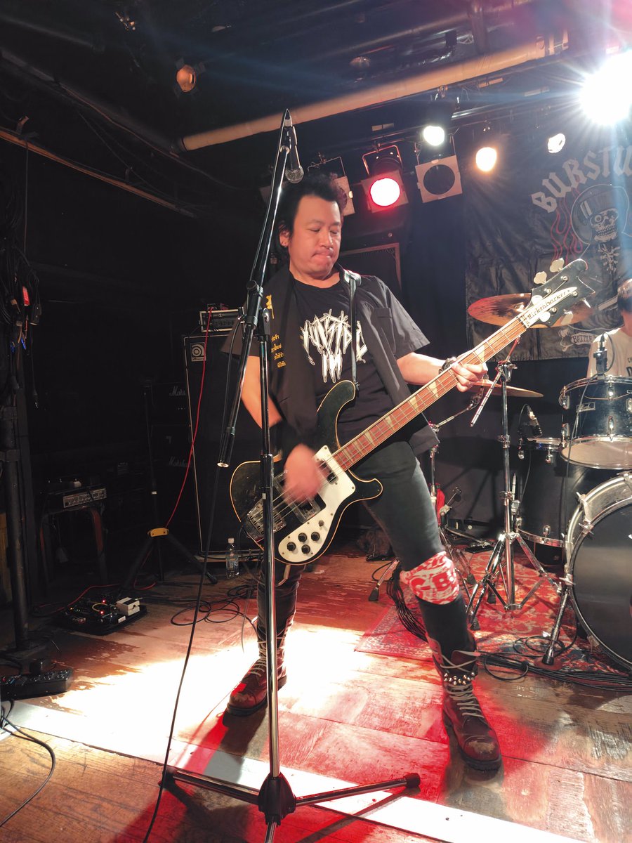 見てきた！BURST WIRE はうちの元ベーシスト、むつみくんが弾いてるのよ。
３バンドともカッコよかったな〜。
午後３時にライブ終了(笑)
いいね。ちょっとユニオンにでも寄って小田原帰りますかね。