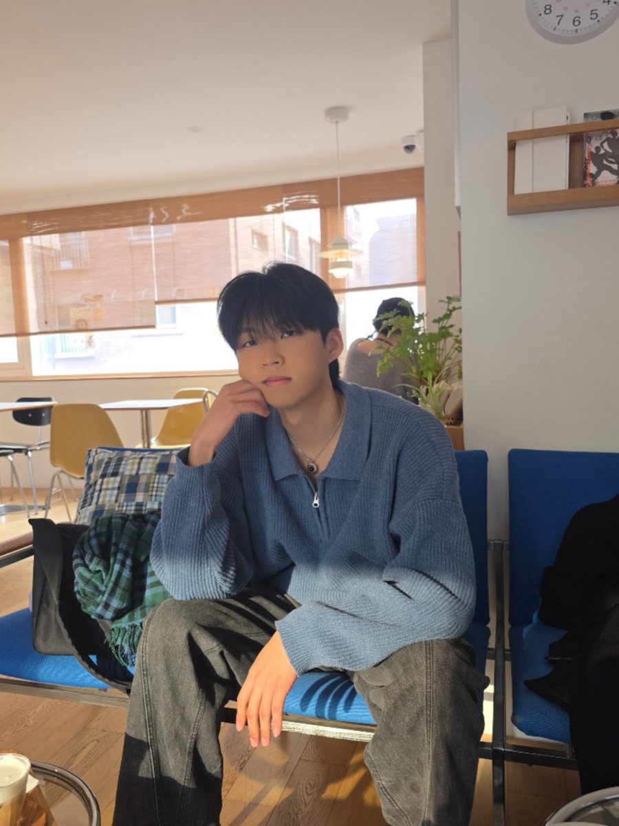 hanee114's tweet photo. 오랜만에 놀러나옴 https://t.co/14ybD8HBKZ