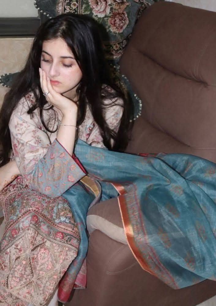 تیری طلب کی حد نے ایسا جنوں بخشا ۔
 ہم خود کو بھول بیٹھے تجھے یاد کرتے کرتے