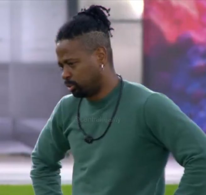 Ascendeu a luz na cara do mano dormindo, ao inves de se desculpar, começou a pagar de malandrão que nunca foi 

Depois de tudo isso ele foi la chorar e falar que teme pela vida dele e da família 

Elenco lixo e de lacrador. Vtnc. Capetinha deveria ter esfolado a cara desse merda.