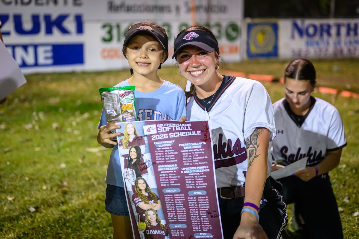 SIU_Softball's tweet photo. Making memories that will last a lifetime ❤️ https://t.co/BF1RzEm0xI