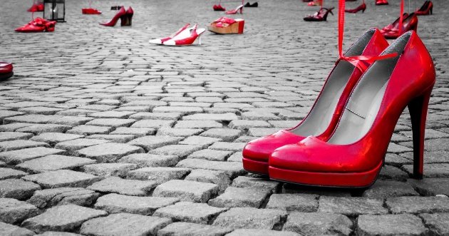 paralleloblu's tweet image. San Valentino. Oggi non e' la festa degli Innamorati ma e' la festa dell'Amore. Un amore verso un partner, un figlio, un amico o un animale. Un dare e avere senza chiedere niente in cambio. Lo dedico a tutte le donne vittime di femminicidio. Hanno amato dei mostri.#SanValentino