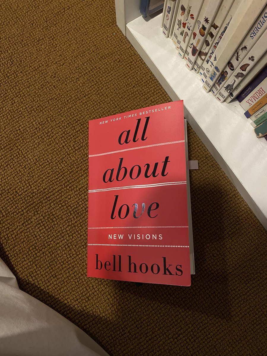 วันวาเลนไทน์แบบนี้ป้าขอลาไปอ่าน all about love ของ bell hooks ที่เพิ่งมาถึงวันนี้ อย่างกะคิโนะตั้งใจ >.<❤️