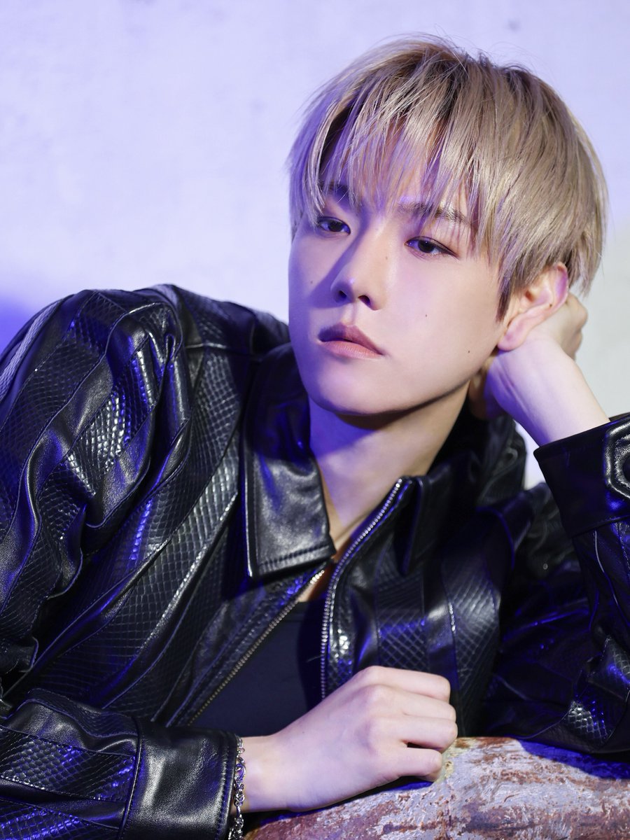 백현이 tweet media