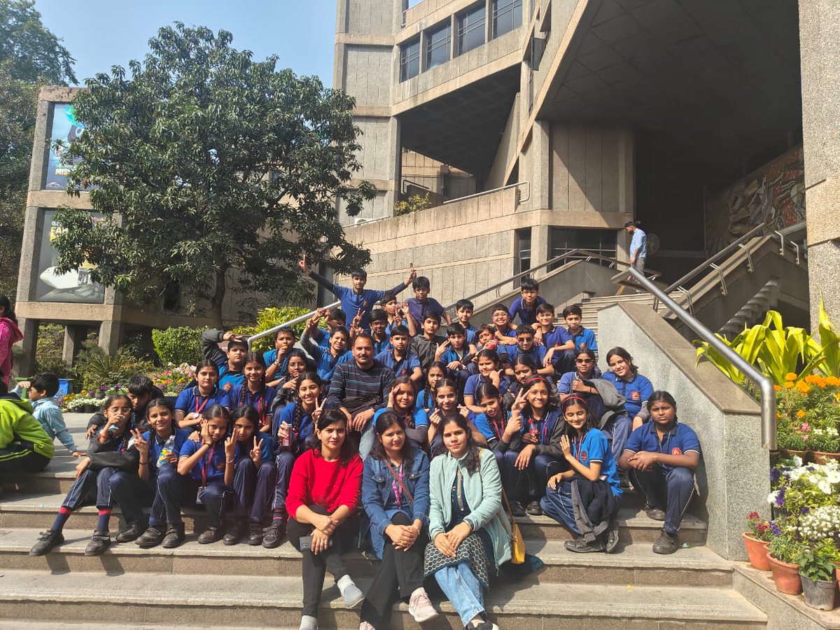 v_sainik's tweet photo. Educational Excursion to the National Science Centre (9th–13th February 2026) 🚀🔬
Students of Classes VI to XI explored fascinating exhibits, discovered amazing scientific facts, and experienced hands-on learning that made science come alive! ✨
#EducationalExcursion https://t.co/uBiMiRECf6