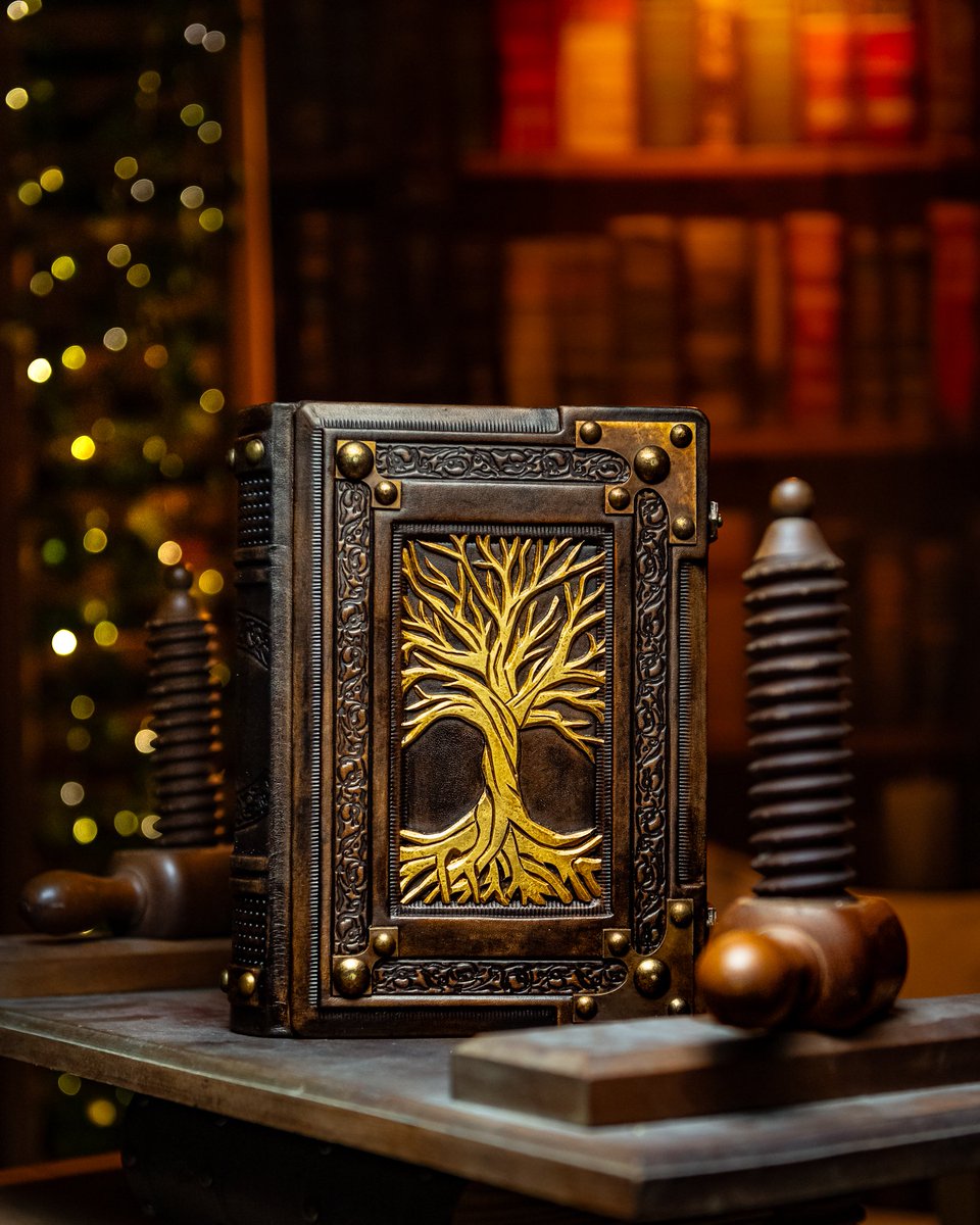 aLexLibris's tweet photo. The tree of life leather journal.
8" x 10" large, 500 pages, hand-toned and aged leather...
#treeoflife #writer #bookporn #leatherjournal #bookart https://t.co/NuUor1fq9Q