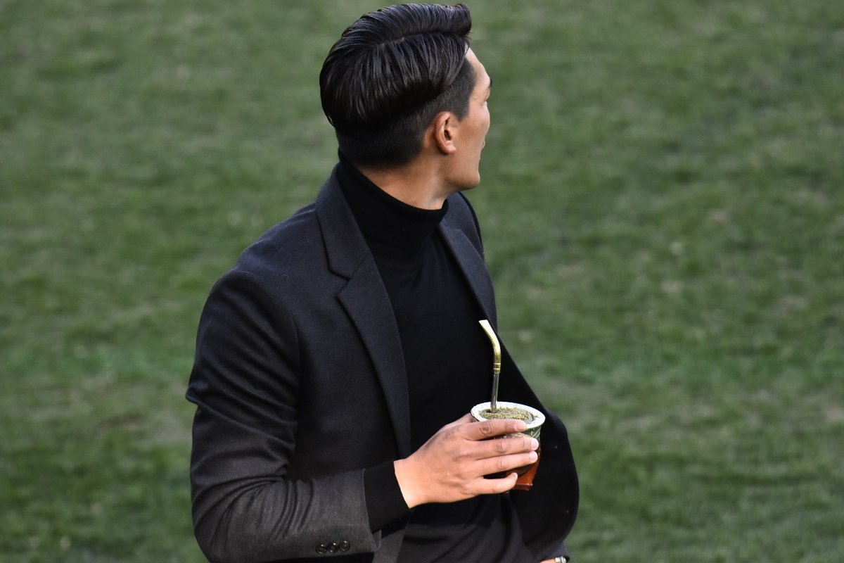 試合中
こんなの飲む監督初めて見た(^_^*)