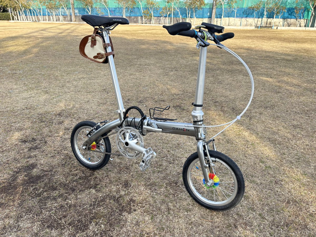 野口商会が根性で復活させたハブ毛、14インチのdove plus に付けたら可愛いけど主張が激しい。w