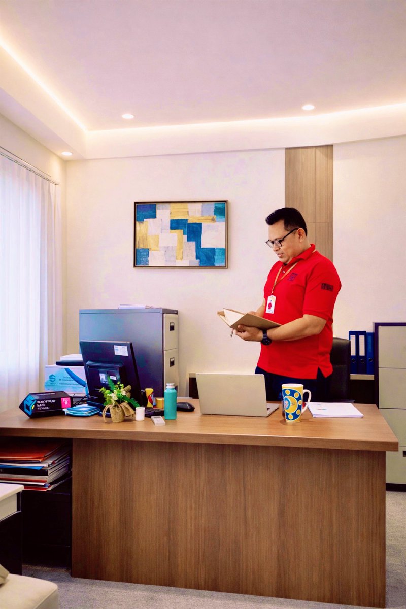 Sabtu isi weekend dengan jalan2, holiday? Tidak!, Masih tetap kerja. 

Dijaman susah kerja gini masih dikasih kesibukan kerja anugerah banget.

Semangat buat pejuang rupiah 💪🏻💪🏻