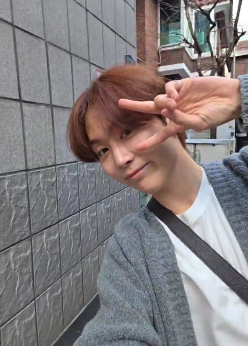 wonubliss's tweet photo. seungkwan photo time 🩶📸 https://t.co/Vya5rJqCM9