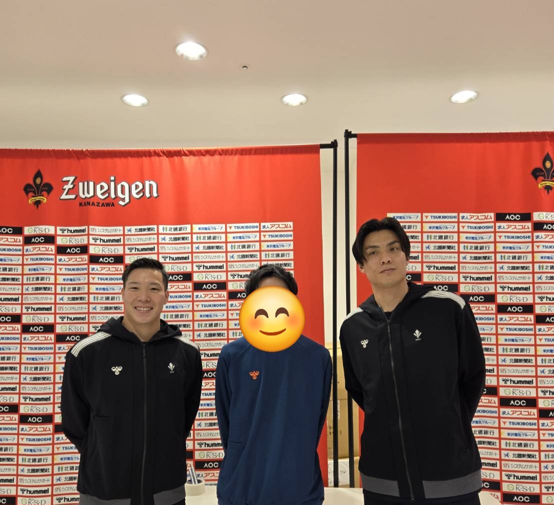 kazu_zweigenbfc's tweet photo. #WAYZ ポップアップショップ

庄司選手と大谷選手に会えました✨
怪我の心配してたけど2人とも明るくて安心しました

せっかく買ったのでWAYZ&amp;hummelコーデにしたけどこの2人に挟まれるとかっこつかなくて自分に笑いました😅

#zweigen https://t.co/u8WcMWaLEZ