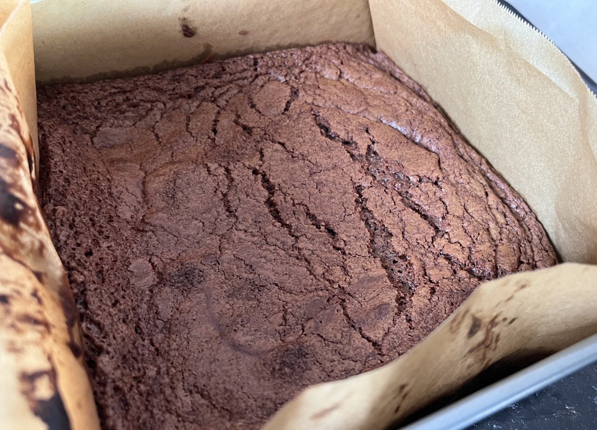 初っ端から作り方を間違えたブラウニーです