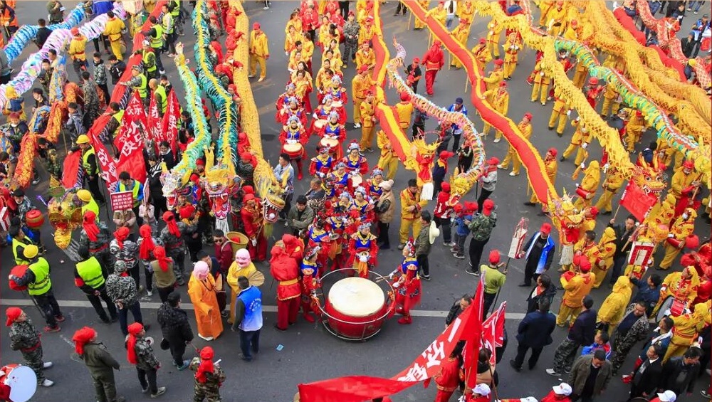 InZunyi's tweet image. #Zunyi is set to light up on March 3 with spectacular dragon and lion dances across the city to celebrate the #LanternFestival.

There's no better way to wrap up the holiday season than with this display of tradition and community spirit! #VisitZunyi #ChineseNewYear