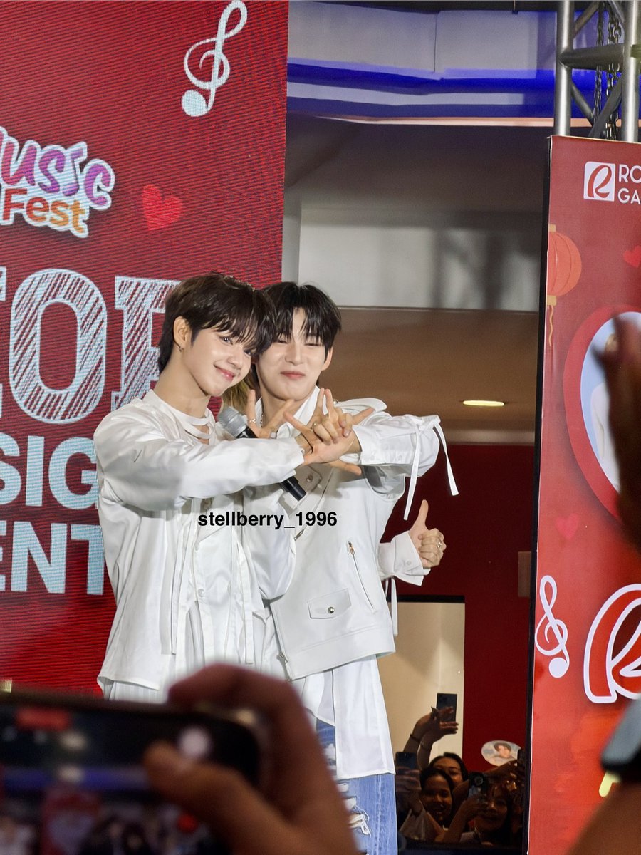 stellberry_1996's tweet photo. SteJay Star Pose 🌟 
#AHOF #JLGaspar #Steven
#SteJay #FoxStar https://t.co/R4tg5NBvRd