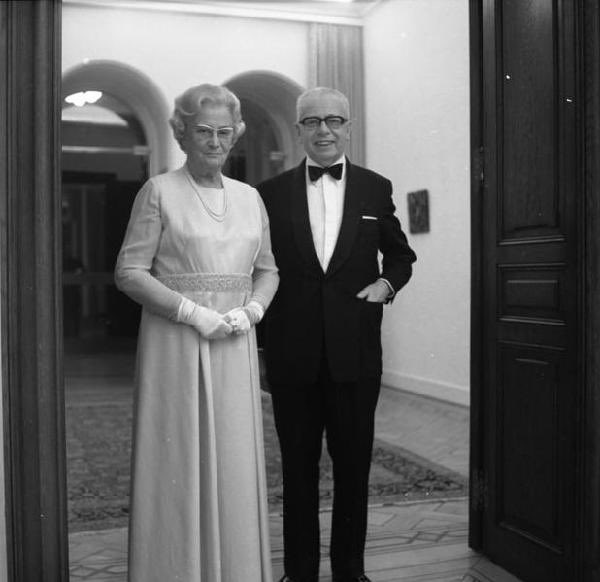 HeikeSpecht's tweet photo. „Ich liebe keine Staaten, ich liebe meine Frau. Fertig!“  

Mit diesen romantischen Worten von Gustav Heinemann: Schönen #Valentinstag allerseits!   
#ihreseitedergeschichte https://t.co/tN94voR3z1