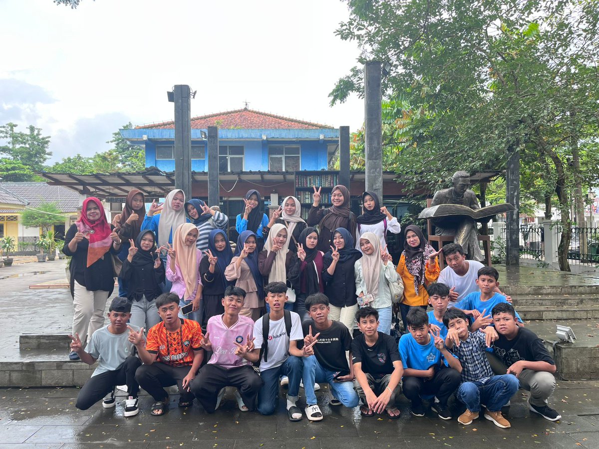 Teman-teman Wisuba, SMAN 1 Cimarga, dan SMPN 1 Leuwidamar di Museum Multatuli Rangkasbitung Lebak Banten, Sabtu, 14 Februari 2026. Terima kasih sudah berkunjung. Salam.