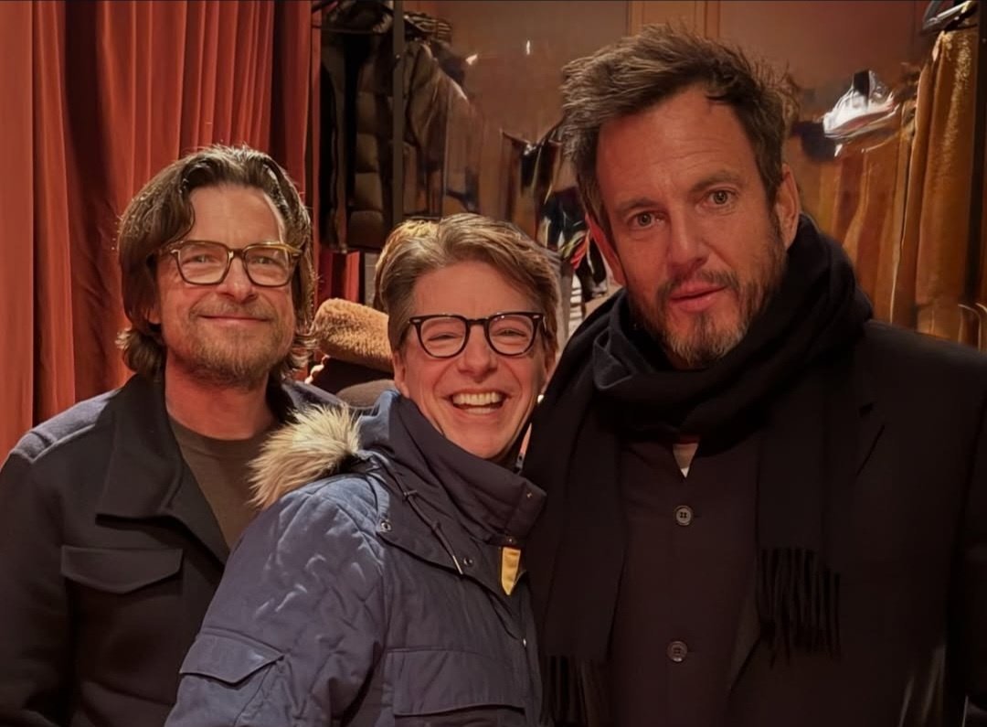 FanistonTeam's tweet photo. New pics shared by Sean Hayes via Instagram:
"This fun bunch caught me off-guard with their surprise visit to the play tonight. 🥺 Jen, Jim & crew…you all warmed my heart. Thank you for coming. ❤️ #TheUnknownPlay 📸:jimcurtis1" https://t.co/Eeb0vwcrn2
