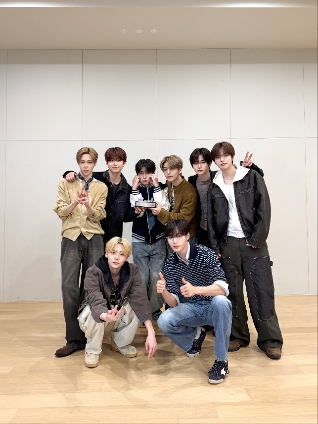 #쇼챔피언 585회
👑STAGE CHAMPION TOP1👑

[ #ALPHADRIVEONE ]
[ #알파드라이브원 ] 에게
트로피가 잘 전달되었어요💨

💙1위를 축하합니다💙

<a href="/ALD1_official/">ALPHA DRIVE ONE</a>
<a href="/showchampion1/">SHOWCHAMPION</a>