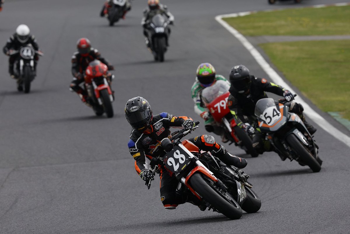 HDI0a93HcsbQY6y's tweet photo. 4/19(日)MCFAJ Max10jr クラス
今年もウィズハーレーレーシングのライダーとしてエントリーします。
同クラス3連勝を目指します‼️
応援よろしくお願いします☺
#x350
#sunoco
#trijya
#arai
#Diddy
#rsy
#max10jr https://t.co/5tCZpBhLPK