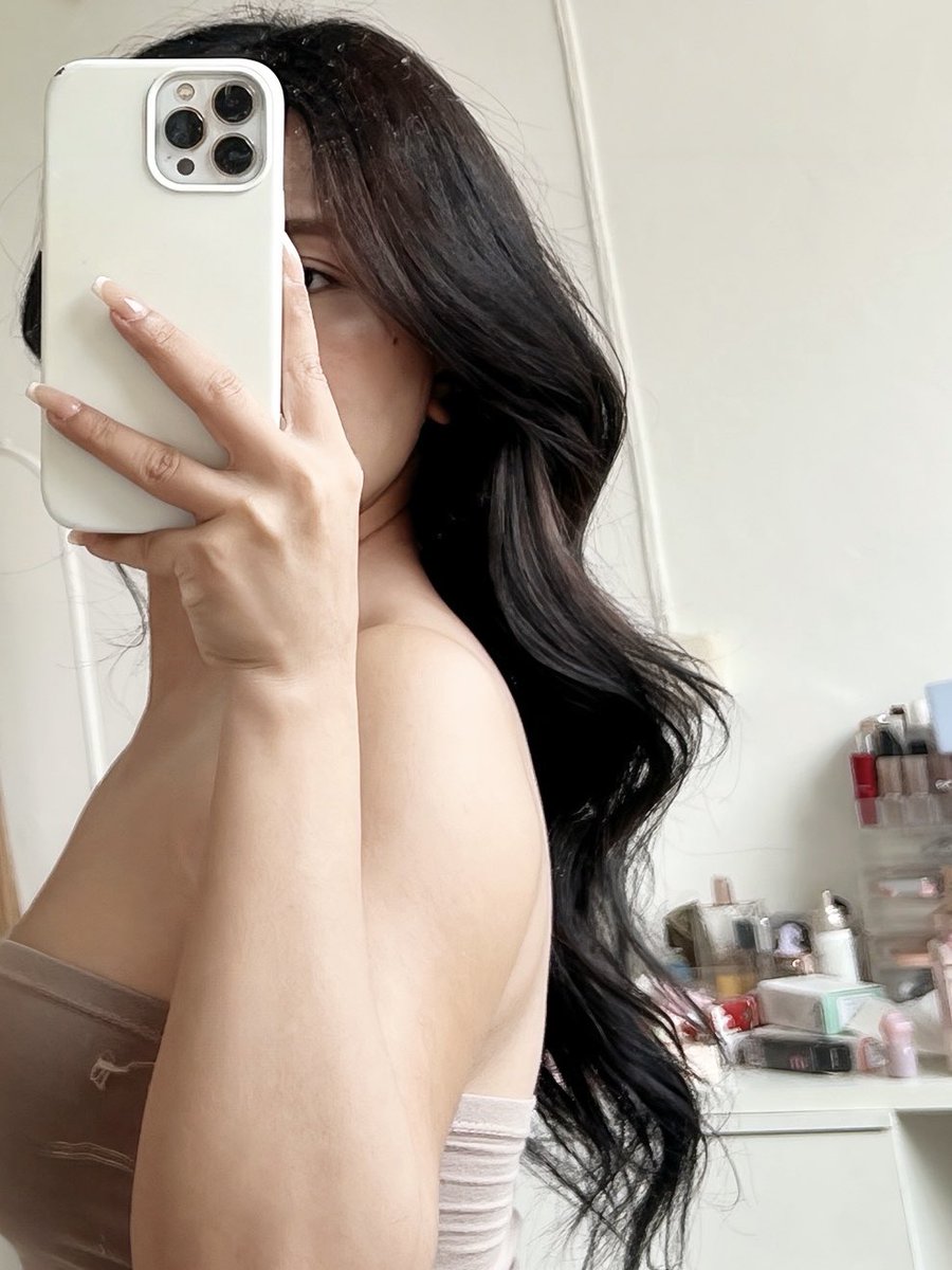 ถ้าผมหยักศก โคนผมหัก ผมแห้งพันกันแบบหวีแทบไม่ได้ใช้ &amp;honey สูตรสีชมพู deep moist เลยค่า ช่วยให้ผมตรง ฟีลเส้นไหม หวีไม่พันไม่ขาด ยิ่งโคนผมหักงอนะ หมักทรีตเม้นไว้ 10 นาทีล้างออกพอผมแห้งโคนผมจะตรงเลย ไม่ต้องหนีบ