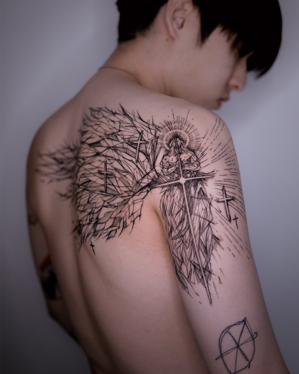 JAE PUNYA TATTO DI BACK😋😋😋😋😋😋😋