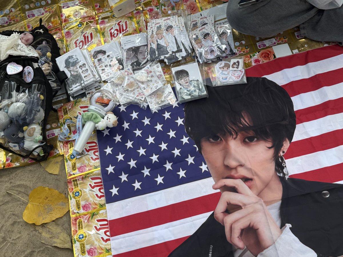 มาแย้วค่าา ทางเข้าประตู 2 
♥︎ rt &amp; show this tweet 

#SMTOWNLIVEinBangkok 
#SMTOWNLIVE2025_26_BANGKOK