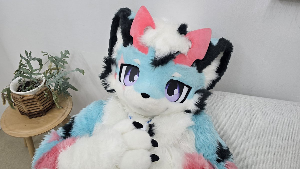 뀨

#FursuitEveryday