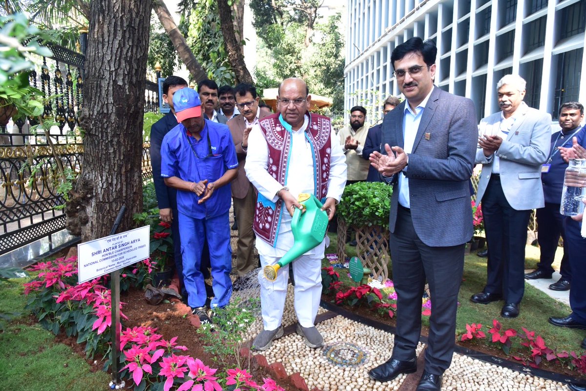 HPCL's tweet photo. HPCL was honored to host Shri Antar Singh Arya, Hon’ble Chairperson of the National Commission for Scheduled Tribes (NCST), at our Corporate Headquarters in Mumbai.

We are deeply humbled by the insightful guidance provided by the Commission. During the visit, the Chairperson expressed appreciation for HPCL’s dedicated initiatives toward tribal welfare and our broader commitment to societal development.

Guided by this vision, we continue to strive toward inclusive growth and the empowerment of every community we serve. 🇮🇳

@HardeepSPuri @PetroleumMin @TheSureshGopi @Secretary_MoPNG @neerajmittalias 

#HPCL #NCST #TribalWelfare #InclusiveGrowth #DeliveringHappiness